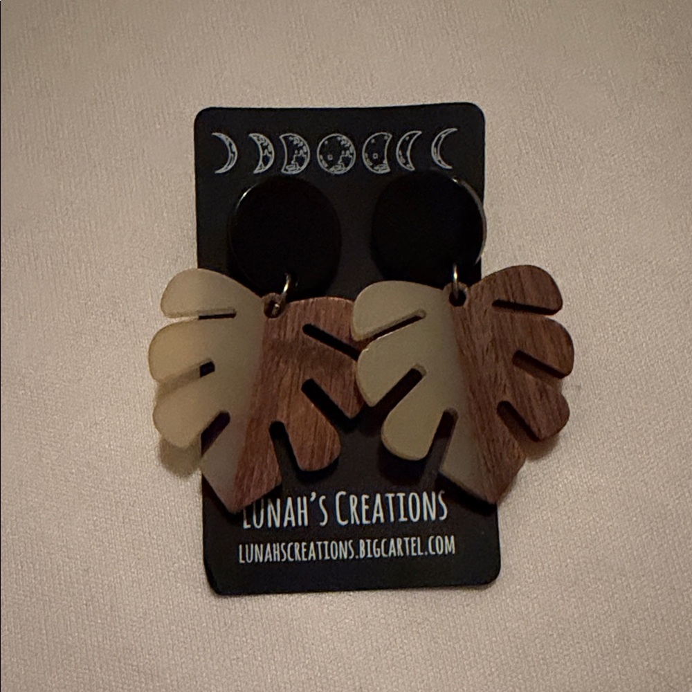 Leaf-Shaped Earrings in Cream and Brown